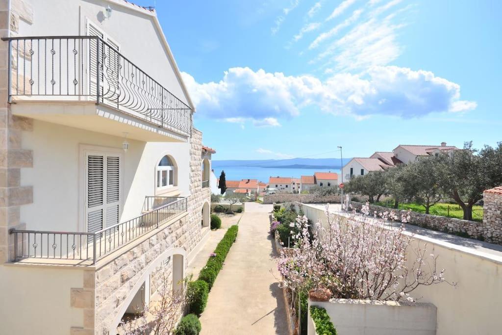 Apartments Regina Bol Bagian luar foto