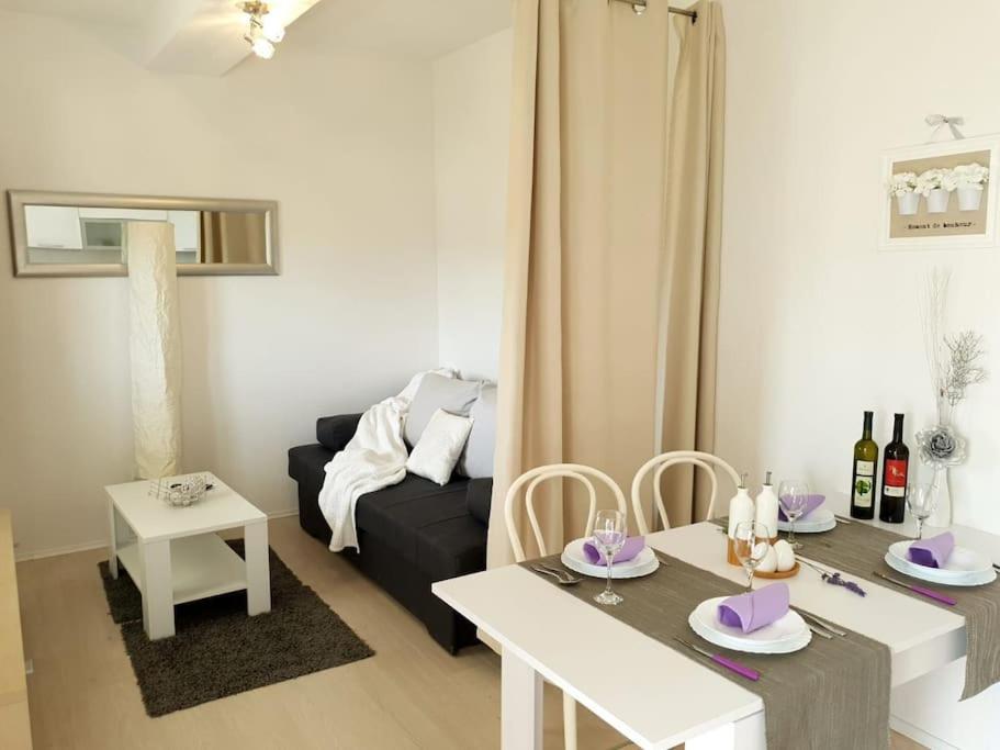 Apartments Regina Bol Bagian luar foto